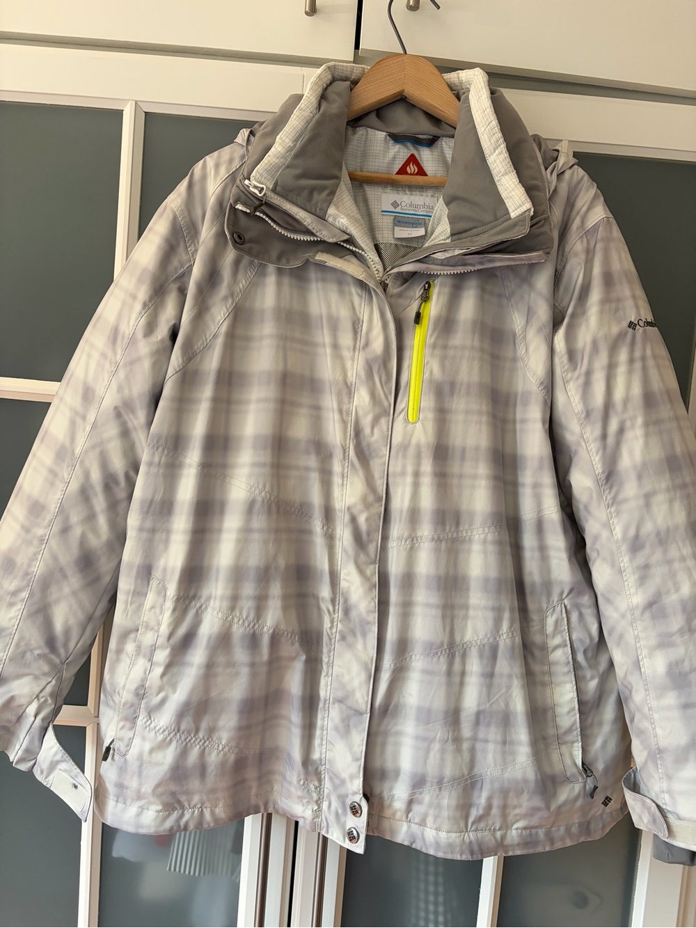 Columbia Plus Size 3 in 1 Light Gray Plaid Ski Jacket with Yellow Accent